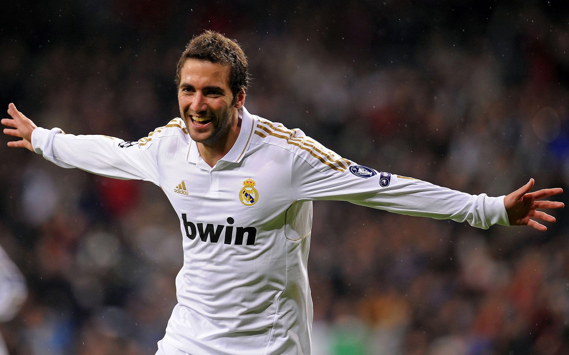 尼克斯通过“无人机运球挑战”在校园掀起热潮